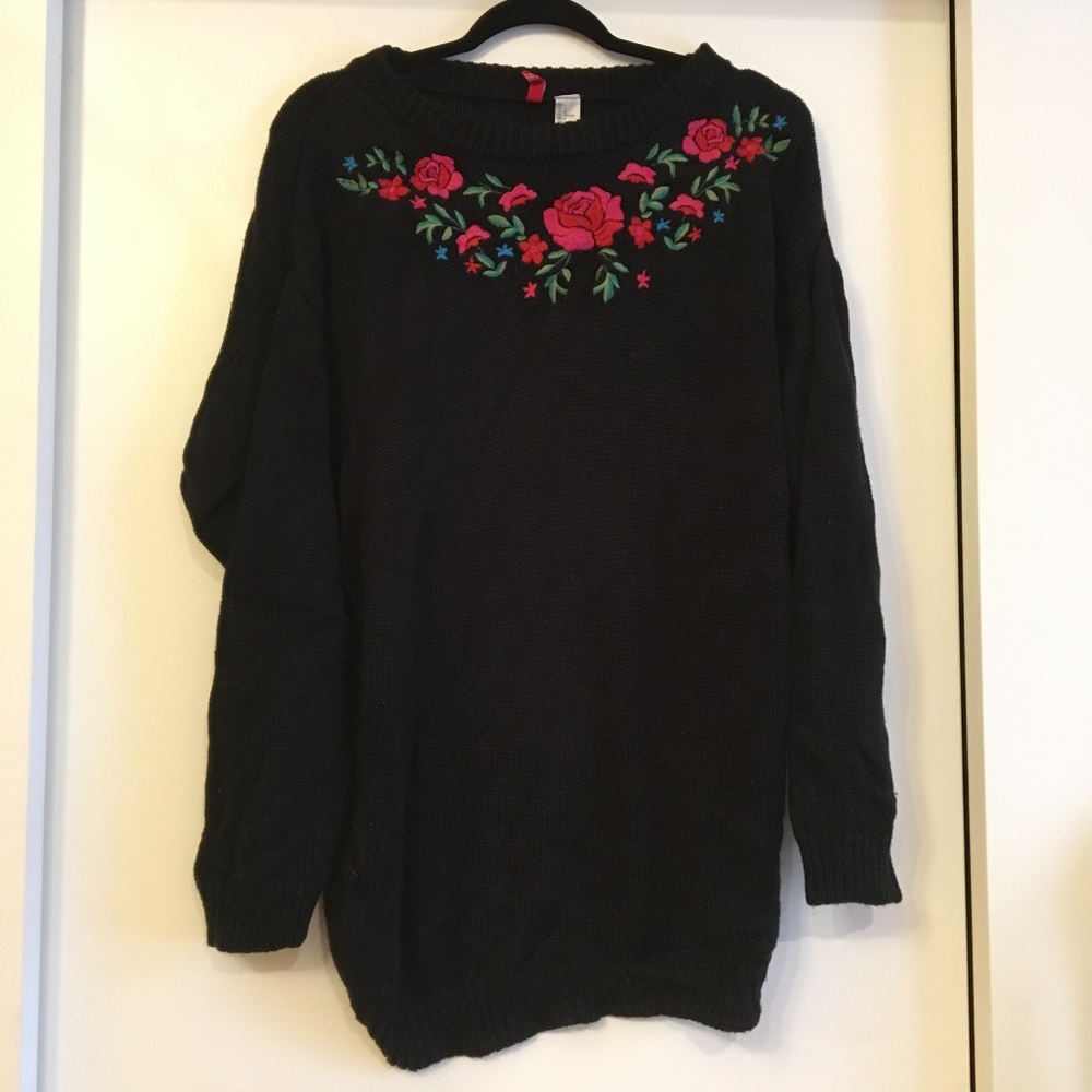 H&M Oversized Floral Embroidery Sweater Sz. L
